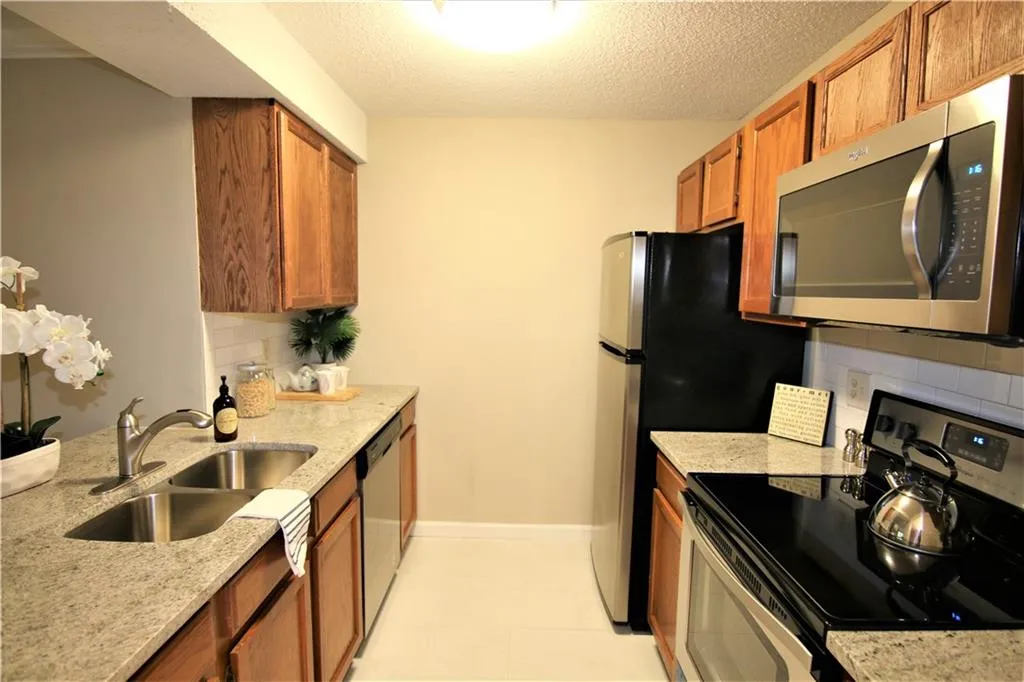 610 Barrington Hills Drive Unit 610, Atlanta, Georgia 30350, 2 Bedrooms Bedrooms, ,2 BathroomsBathrooms,Residential,Sold,610 Barrington Hills Drive Unit 610,5919387