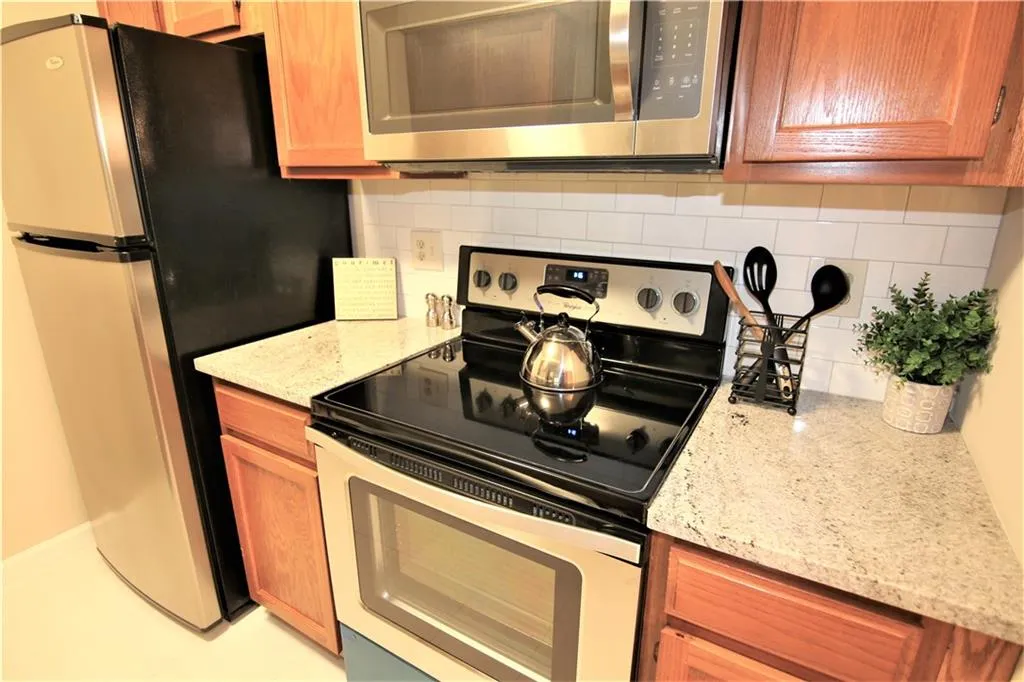 610 Barrington Hills Drive Unit 610, Atlanta, Georgia 30350, 2 Bedrooms Bedrooms, ,2 BathroomsBathrooms,Residential,Sold,610 Barrington Hills Drive Unit 610,5919387