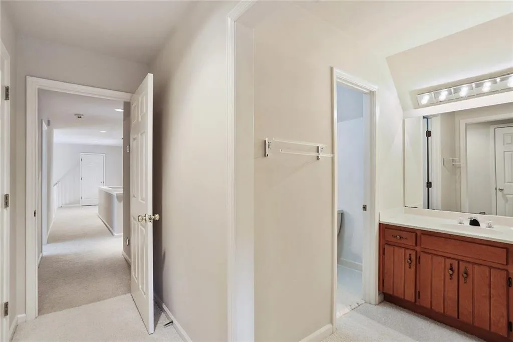 8185 Grogans Ferry Road, Sandy Springs, Georgia 30350, 4 Bedrooms Bedrooms, ,3 BathroomsBathrooms,Residential,Sold,8185 Grogans Ferry Road,5813270