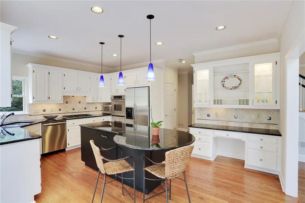 8185 Grogans Ferry Road, Sandy Springs, Georgia 30350, 4 Bedrooms Bedrooms, ,3 BathroomsBathrooms,Residential,Sold,8185 Grogans Ferry Road,5813270