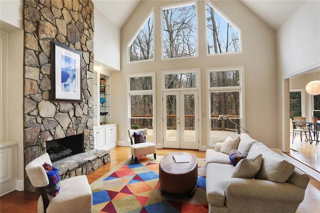 8185 Grogans Ferry Road, Sandy Springs, Georgia 30350, 4 Bedrooms Bedrooms, ,3 BathroomsBathrooms,Residential,Sold,8185 Grogans Ferry Road,5813270