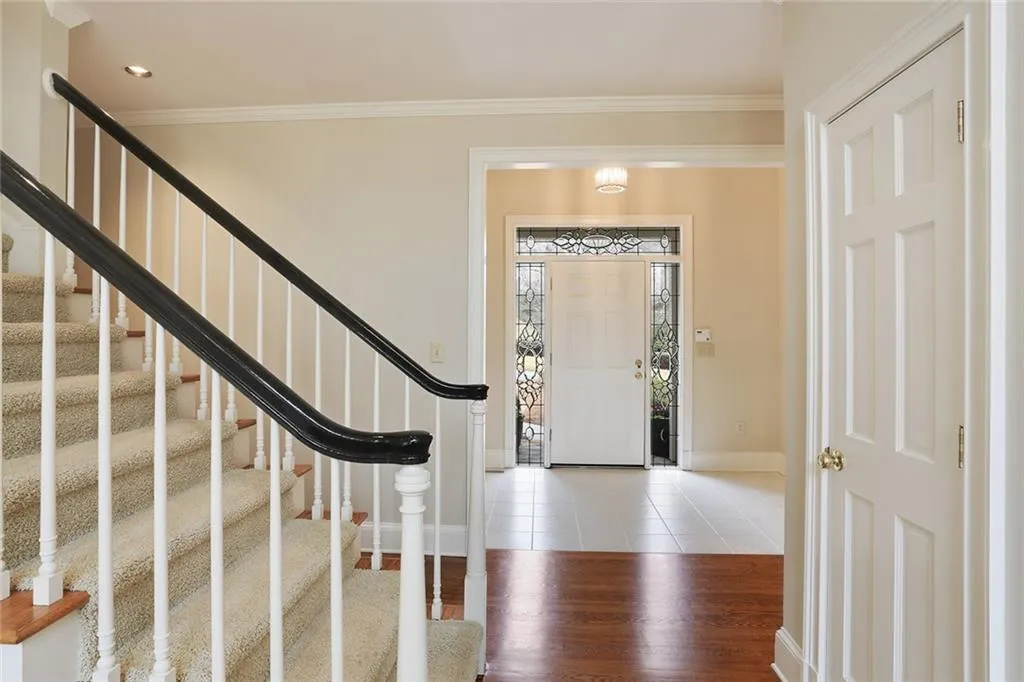 8185 Grogans Ferry Road, Sandy Springs, Georgia 30350, 4 Bedrooms Bedrooms, ,3 BathroomsBathrooms,Residential,Sold,8185 Grogans Ferry Road,5813270