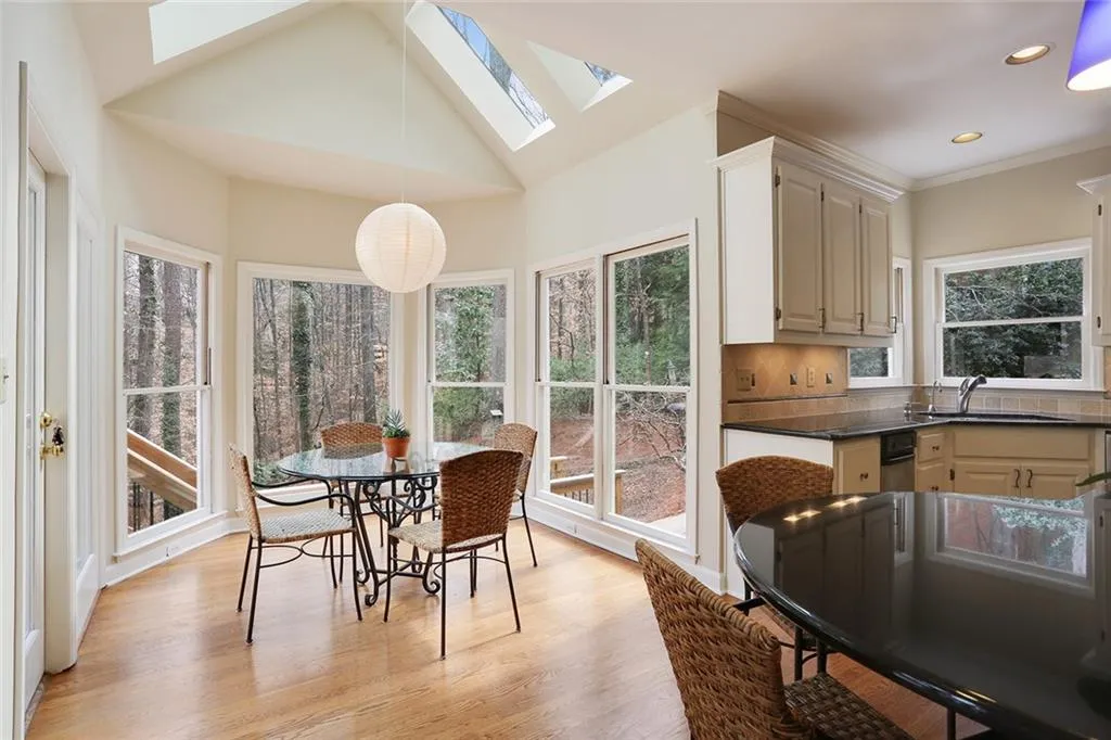 8185 Grogans Ferry Road, Sandy Springs, Georgia 30350, 4 Bedrooms Bedrooms, ,3 BathroomsBathrooms,Residential,Sold,8185 Grogans Ferry Road,5813270