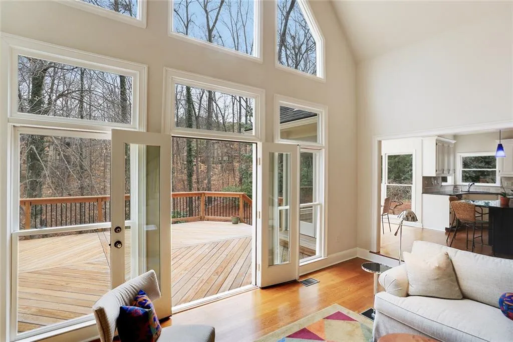 8185 Grogans Ferry Road, Sandy Springs, Georgia 30350, 4 Bedrooms Bedrooms, ,3 BathroomsBathrooms,Residential,Sold,8185 Grogans Ferry Road,5813270