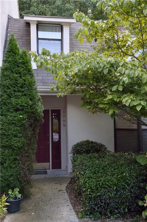 1705 Huntingdon Chase, Sandy Springs, Georgia 30350, 2 Bedrooms Bedrooms, ,2 BathroomsBathrooms,Residential,Sold,1705 Huntingdon Chase,5750349