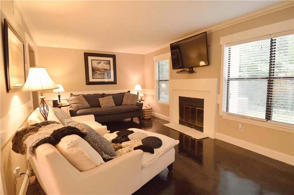 1705 Huntingdon Chase, Sandy Springs, Georgia 30350, 2 Bedrooms Bedrooms, ,2 BathroomsBathrooms,Residential,Sold,1705 Huntingdon Chase,5750349