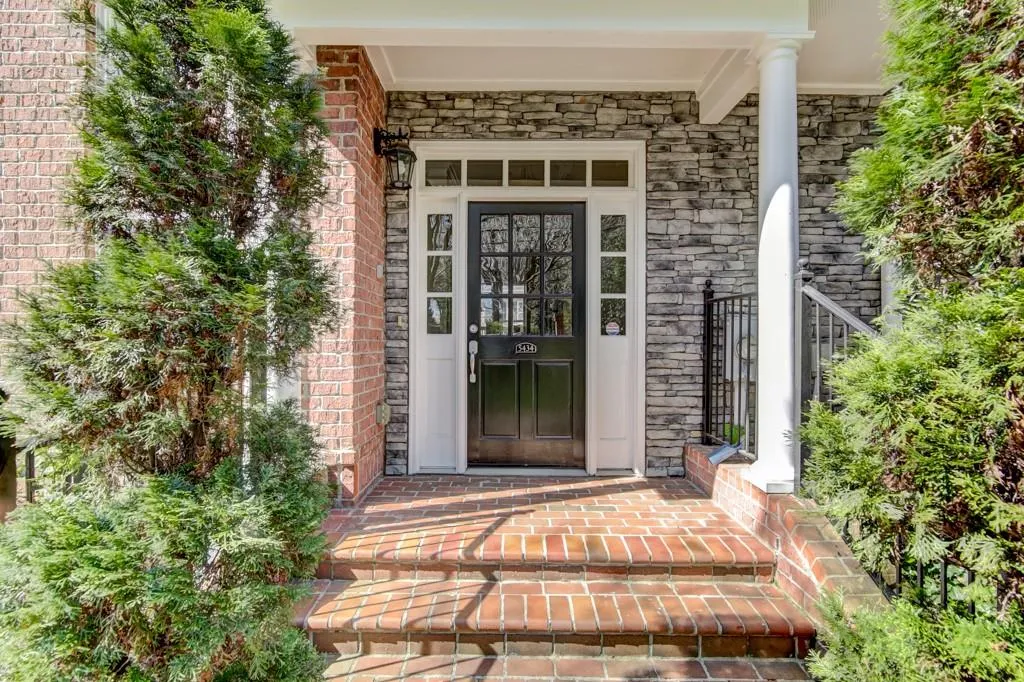 5434 Glenridge View, Atlanta, Georgia 30342, 3 Bedrooms Bedrooms, ,3 BathroomsBathrooms,Residential,Sold,5434 Glenridge View,6522056