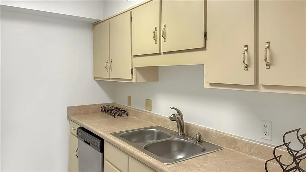 475 Mount Vernon Highway Ne Unit 212b, Atlanta, Georgia 30328, 1 Bedroom Bedrooms, ,1 BathroomBathrooms,Residential,For Sale,475 Mount Vernon Highway Ne Unit 212b,7732829
