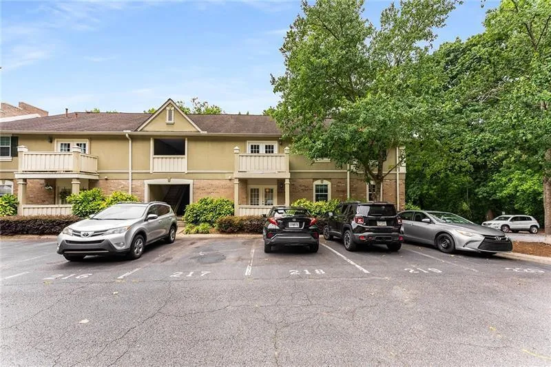 6900 Roswell Road Unit Q26, Atlanta, Georgia 30328, 2 Bedrooms Bedrooms, ,2 BathroomsBathrooms,Residential,For Sale,6900 Roswell Road Unit Q26,7616569