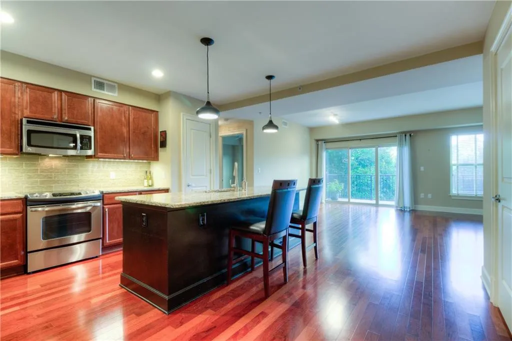 200 River Vista Drive Unit 333, Atlanta, Georgia 30339, 2 Bedrooms Bedrooms, ,2 BathroomsBathrooms,Residential,Sold,200 River Vista Drive Unit 333,5913876