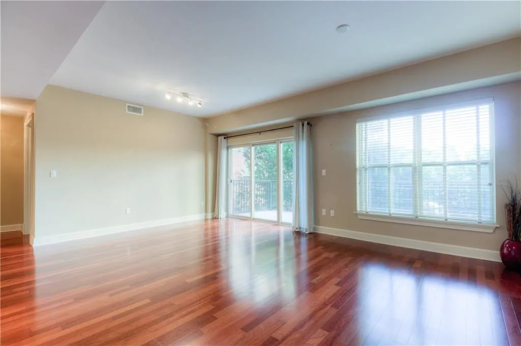 200 River Vista Drive Unit 333, Atlanta, Georgia 30339, 2 Bedrooms Bedrooms, ,2 BathroomsBathrooms,Residential,Sold,200 River Vista Drive Unit 333,5913876