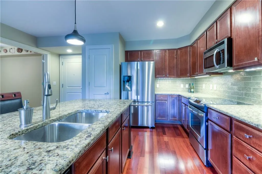 200 River Vista Drive Unit 333, Atlanta, Georgia 30339, 2 Bedrooms Bedrooms, ,2 BathroomsBathrooms,Residential,Sold,200 River Vista Drive Unit 333,5913876