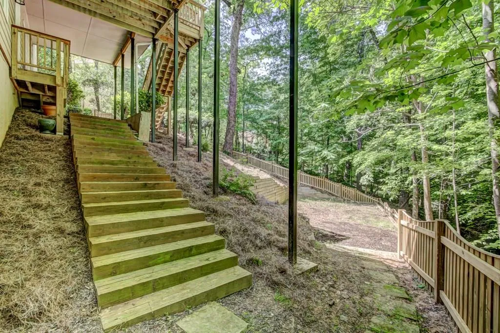 750 Spalding Heights Drive, Sandy Springs, Georgia 30350, 4 Bedrooms Bedrooms, ,3 BathroomsBathrooms,Residential,Sold,750 Spalding Heights Drive,6006416