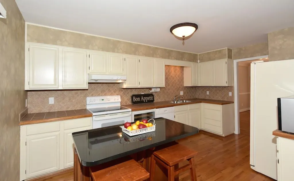 38 Huntington Place Drive, Sandy Springs, Georgia 30350, 3 Bedrooms Bedrooms, ,2 BathroomsBathrooms,Residential,Sold,38 Huntington Place Drive,5593500