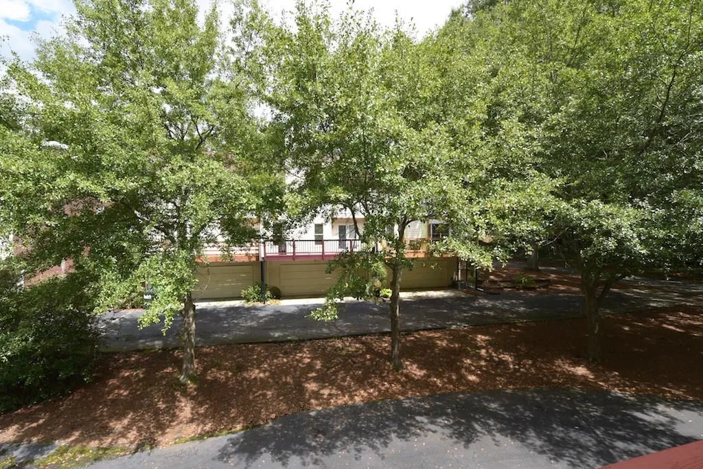 38 Huntington Place Drive, Sandy Springs, Georgia 30350, 3 Bedrooms Bedrooms, ,2 BathroomsBathrooms,Residential,Sold,38 Huntington Place Drive,5593500