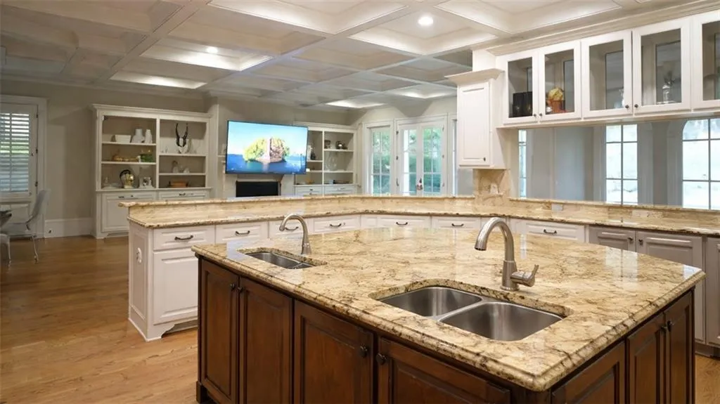 453 Londonberry Road, Atlanta, Georgia 30327, 7 Bedrooms Bedrooms, ,8 BathroomsBathrooms,Residential,For Sale,453 Londonberry Road,7715180