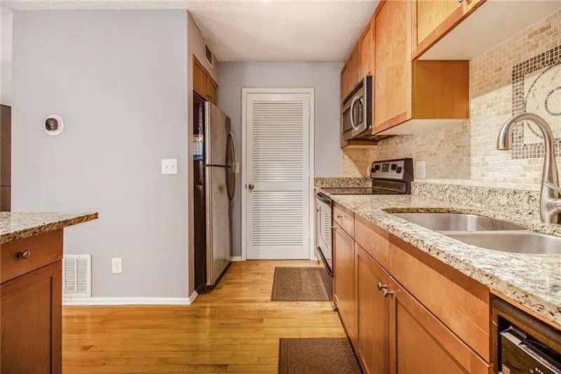 2657 Lenox Road Ne Unit C38, Atlanta, Georgia 30324, 1 Bedroom Bedrooms, ,1 BathroomBathrooms,Residential,For Sale,2657 Lenox Road Ne Unit C38,7629342
