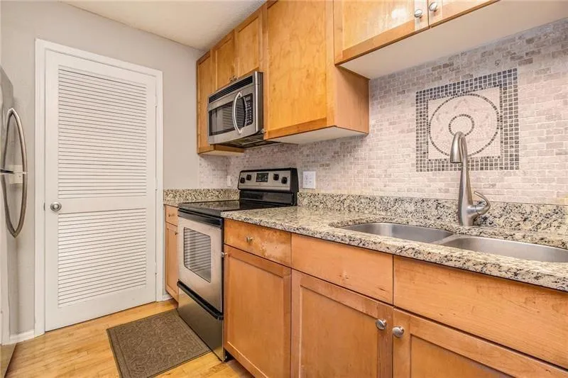 2657 Lenox Road Ne Unit C38, Atlanta, Georgia 30324, 1 Bedroom Bedrooms, ,1 BathroomBathrooms,Residential,For Sale,2657 Lenox Road Ne Unit C38,7629342