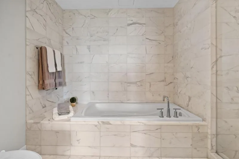 3630 Peachtree Road Ne Unit 1909, Atlanta, Georgia 30326, 1 Bedroom Bedrooms, ,1 BathroomBathrooms,Residential,For Sale,3630 Peachtree Road Ne Unit 1909,7675496