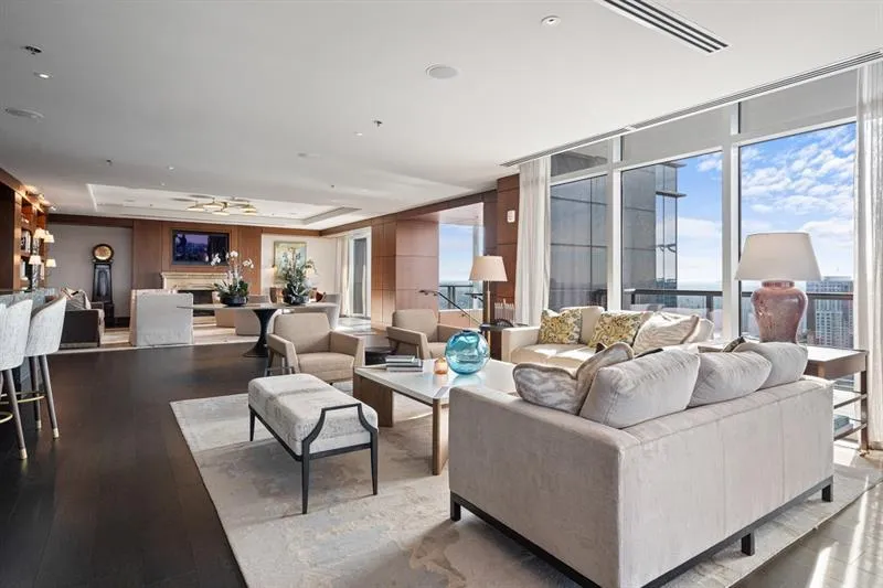 3630 Peachtree Road Ne Unit 1909, Atlanta, Georgia 30326, 1 Bedroom Bedrooms, ,1 BathroomBathrooms,Residential,For Sale,3630 Peachtree Road Ne Unit 1909,7675496