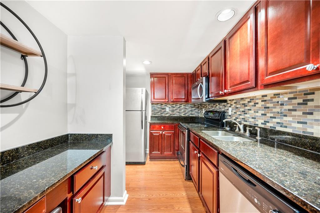 6900 Roswell Road Unit Q#16, Atlanta, Georgia 30328, 2 Bedrooms Bedrooms, ,2 BathroomsBathrooms,Residential,Sold,6900 Roswell Road Unit Q#16,7301345