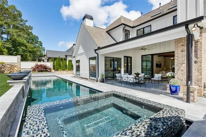 Outdoor pool sactuary