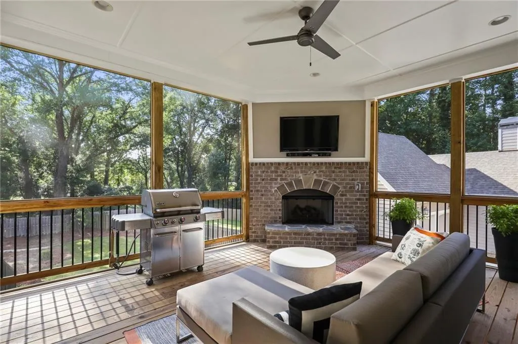 751 Spalding Drive, Atlanta, Georgia 30328, 4 Bedrooms Bedrooms, ,4 BathroomsBathrooms,Residential,Sold,751 Spalding Drive,7188861