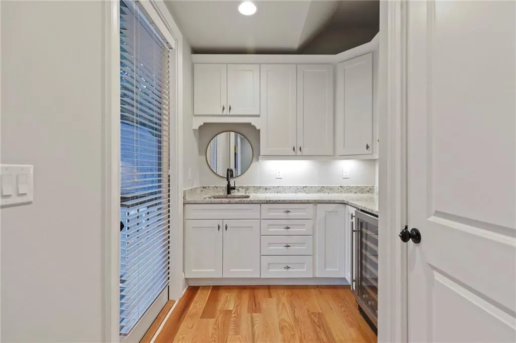 751 Spalding Drive, Atlanta, Georgia 30328, 4 Bedrooms Bedrooms, ,4 BathroomsBathrooms,Residential,Sold,751 Spalding Drive,7188861