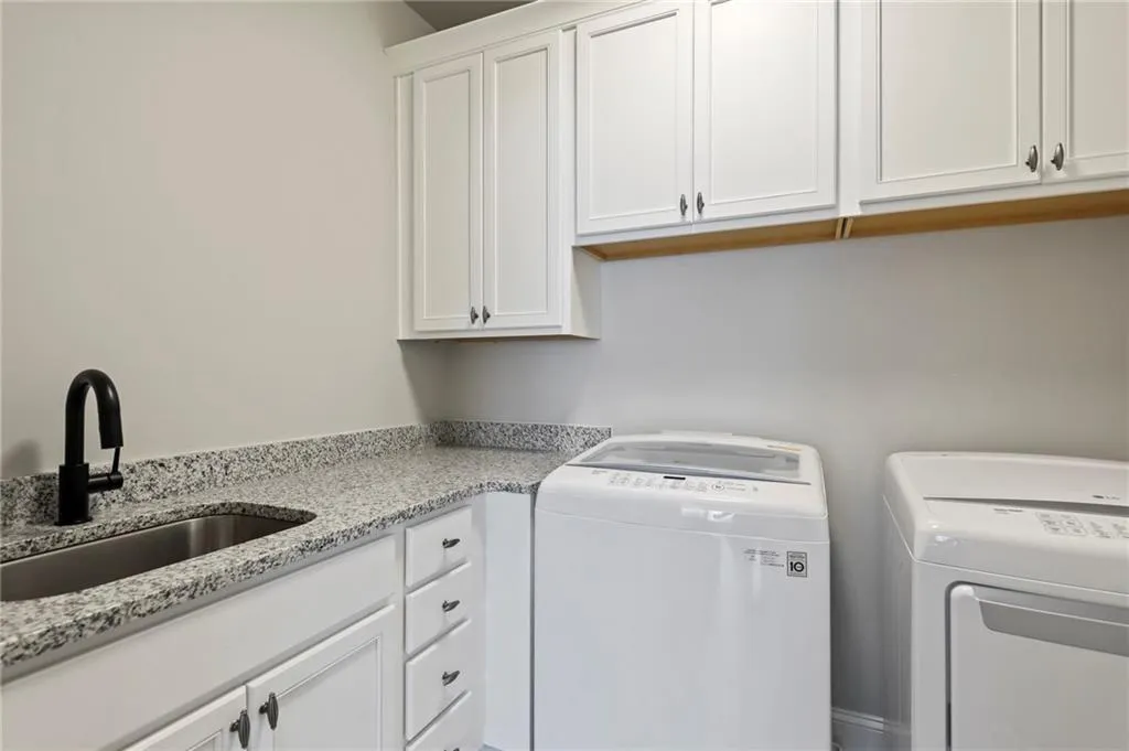 751 Spalding Drive, Atlanta, Georgia 30328, 4 Bedrooms Bedrooms, ,4 BathroomsBathrooms,Residential,Sold,751 Spalding Drive,7188861