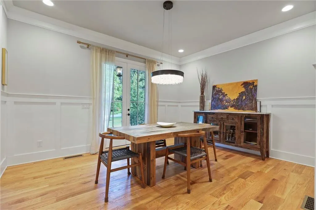 751 Spalding Drive, Atlanta, Georgia 30328, 4 Bedrooms Bedrooms, ,4 BathroomsBathrooms,Residential,Sold,751 Spalding Drive,7188861