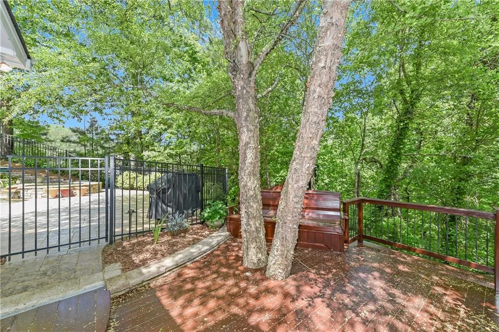 700 Spalding Heights Drive, Sandy Springs, Georgia 30350, 5 Bedrooms Bedrooms, ,4 BathroomsBathrooms,Residential,Sold,700 Spalding Heights Drive,6715498