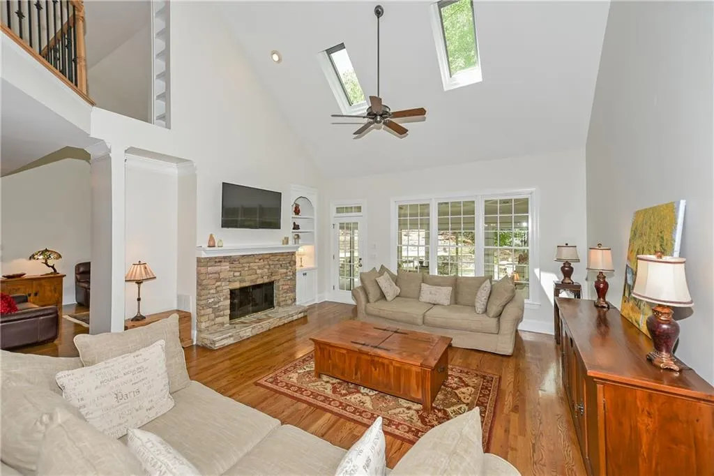 700 Spalding Heights Drive, Sandy Springs, Georgia 30350, 5 Bedrooms Bedrooms, ,4 BathroomsBathrooms,Residential,Sold,700 Spalding Heights Drive,6715498