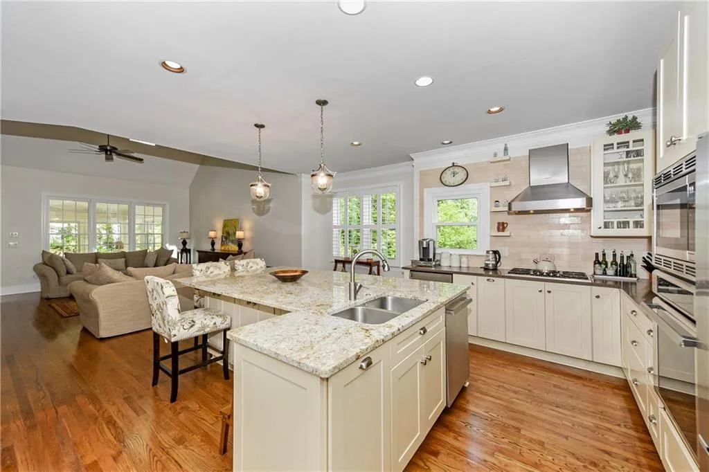700 Spalding Heights Drive, Sandy Springs, Georgia 30350, 5 Bedrooms Bedrooms, ,4 BathroomsBathrooms,Residential,Sold,700 Spalding Heights Drive,6715498