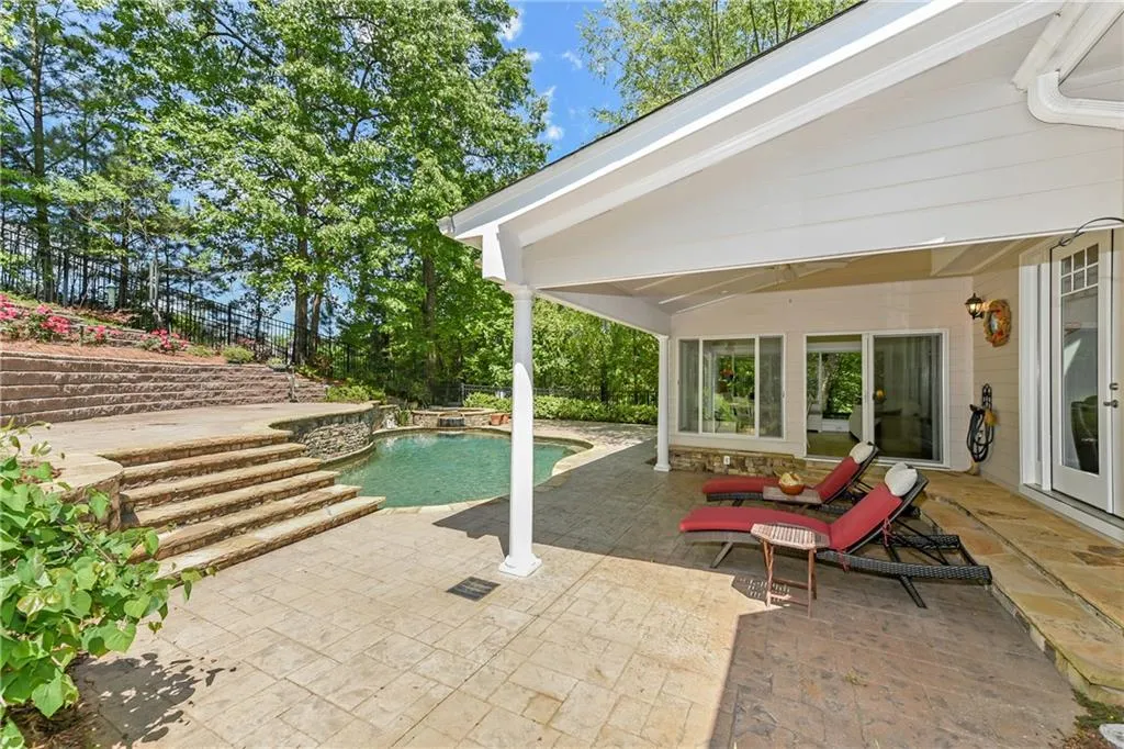 700 Spalding Heights Drive, Sandy Springs, Georgia 30350, 5 Bedrooms Bedrooms, ,4 BathroomsBathrooms,Residential,Sold,700 Spalding Heights Drive,6715498