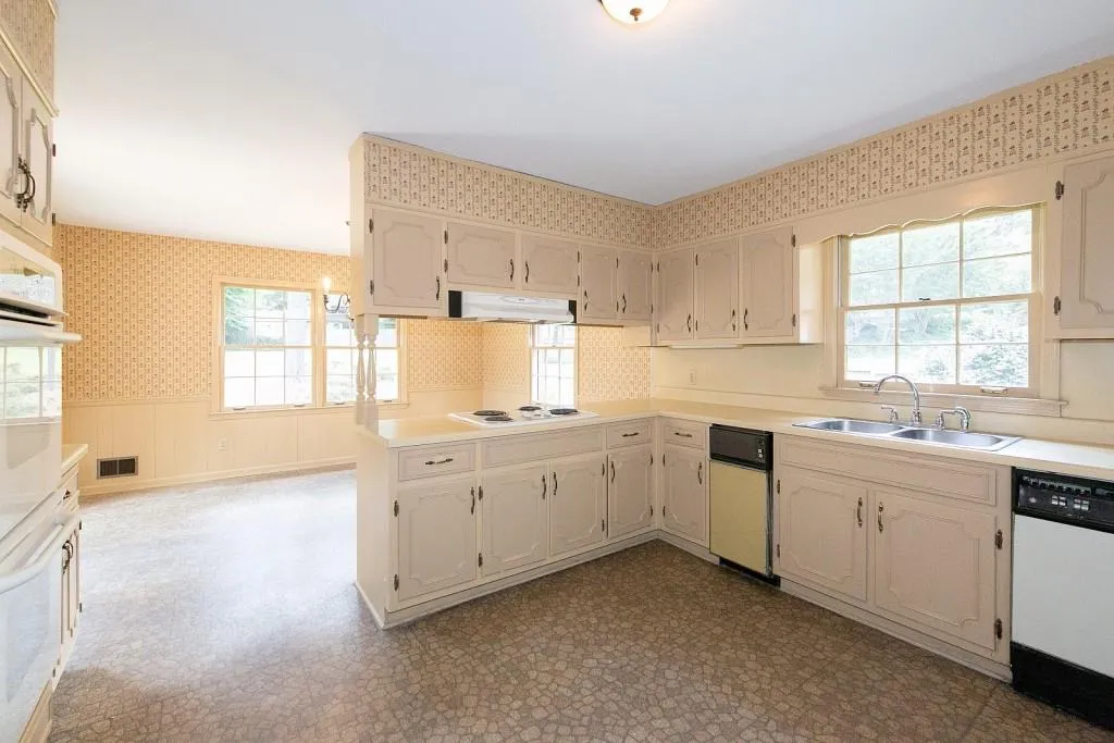 7545 Chaparral Drive, Sandy Springs, Georgia 30350, 4 Bedrooms Bedrooms, ,3 BathroomsBathrooms,Residential,Sold,7545 Chaparral Drive,6598703