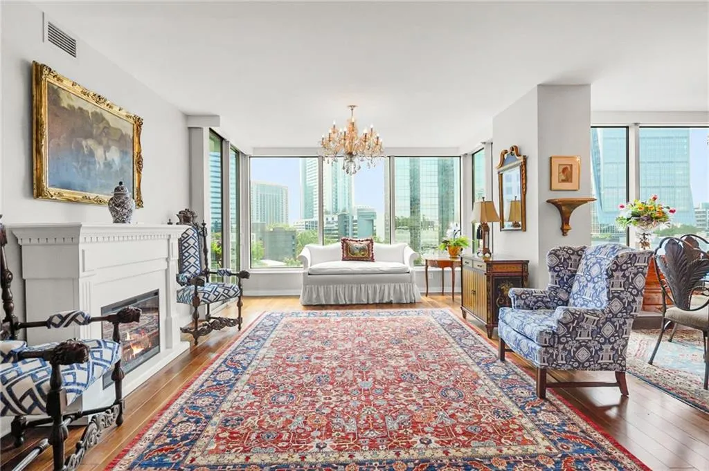 3338 Peachtree Road Ne Unit 709, Atlanta, Georgia 30326, 2 Bedrooms Bedrooms, ,2 BathroomsBathrooms,Residential,For Sale,3338 Peachtree Road Ne Unit 709,7651994