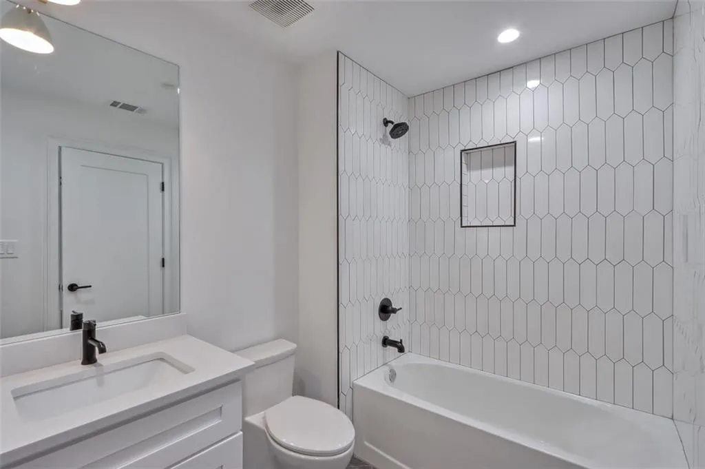 265 Cameron Ridge Drive, Sandy Springs, Georgia 30328, 6 Bedrooms Bedrooms, ,6 BathroomsBathrooms,Residential,Sold,265 Cameron Ridge Drive,6966249