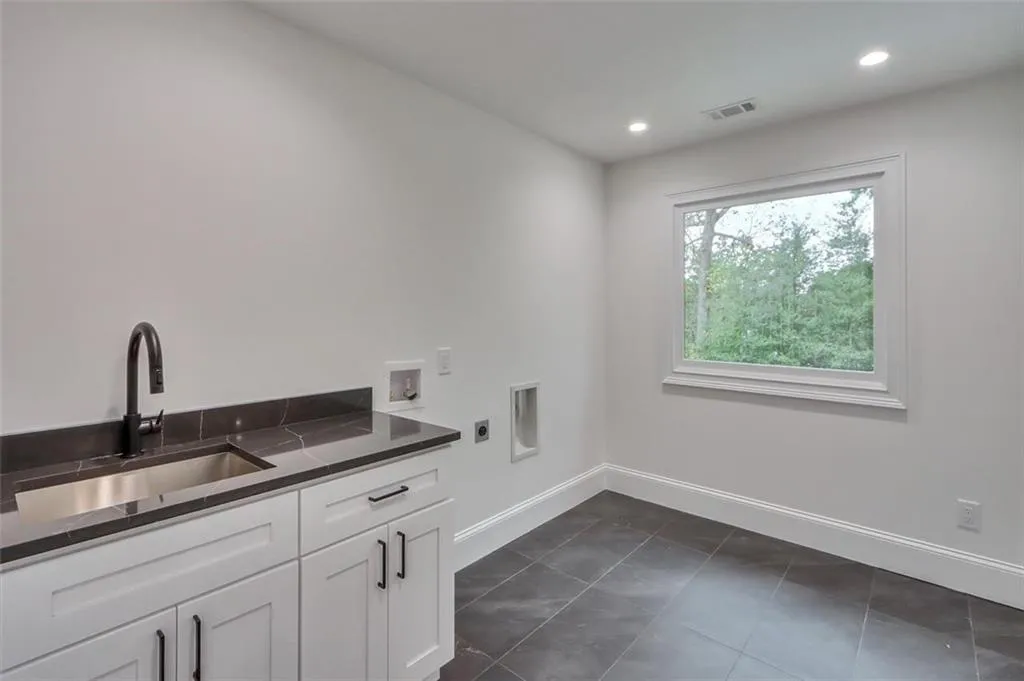 265 Cameron Ridge Drive, Sandy Springs, Georgia 30328, 6 Bedrooms Bedrooms, ,6 BathroomsBathrooms,Residential,Sold,265 Cameron Ridge Drive,6966249