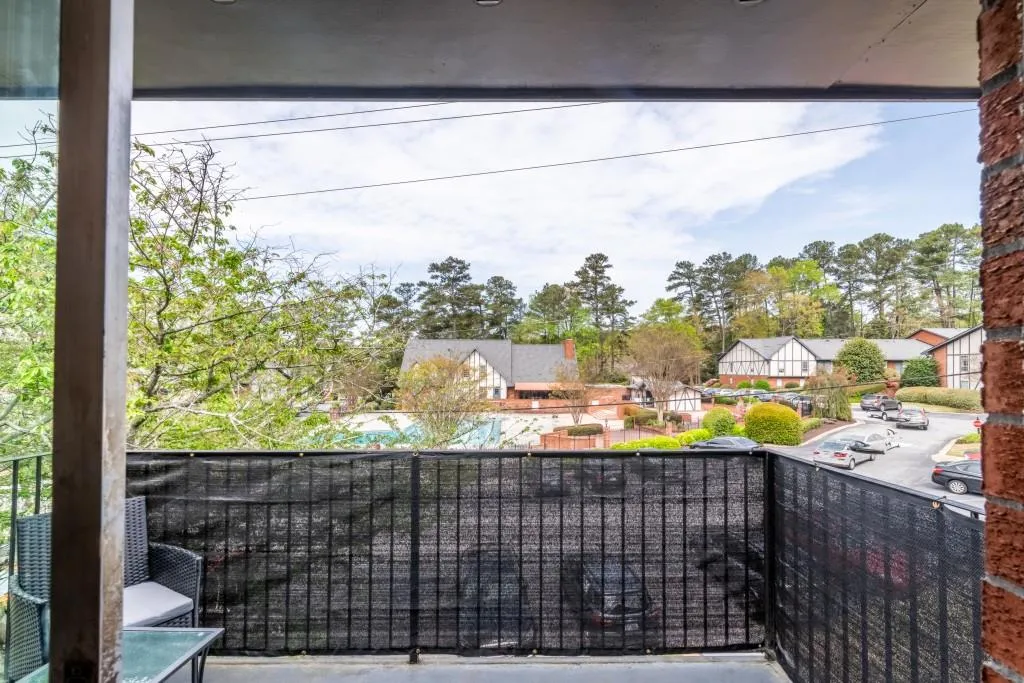 6851 Roswell Road Unit O-33, Sandy Springs, Georgia 30328, 2 Bedrooms Bedrooms, ,2 BathroomsBathrooms,Residential,Sold,6851 Roswell Road Unit O-33,7031666