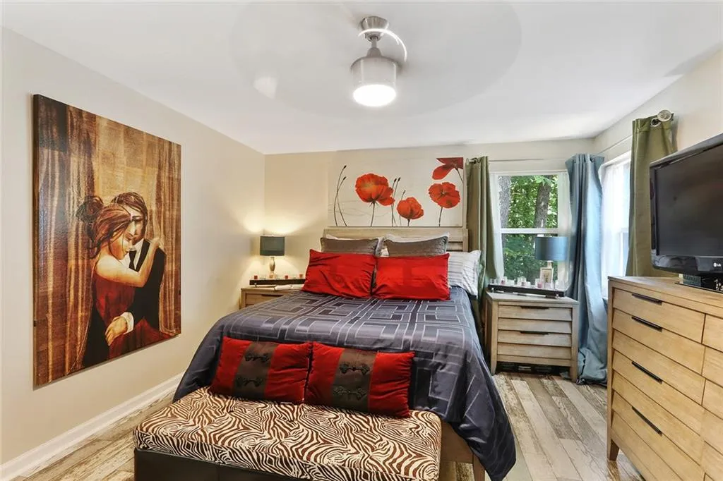 37 Dunwoody Springs Drive, Atlanta, Georgia 30328, 2 Bedrooms Bedrooms, ,2 BathroomsBathrooms,Residential,Sold,37 Dunwoody Springs Drive,6699887