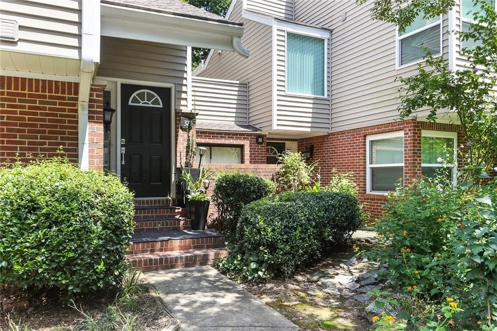 37 Dunwoody Springs Drive, Atlanta, Georgia 30328, 2 Bedrooms Bedrooms, ,2 BathroomsBathrooms,Residential,Sold,37 Dunwoody Springs Drive,6699887