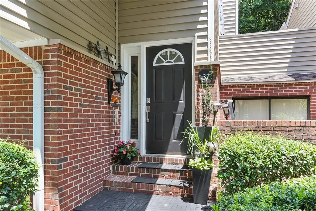 37 Dunwoody Springs Drive, Atlanta, Georgia 30328, 2 Bedrooms Bedrooms, ,2 BathroomsBathrooms,Residential,Sold,37 Dunwoody Springs Drive,6699887