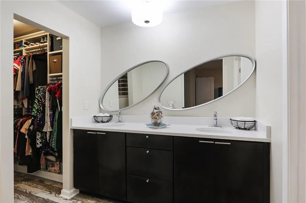 37 Dunwoody Springs Drive, Atlanta, Georgia 30328, 2 Bedrooms Bedrooms, ,2 BathroomsBathrooms,Residential,Sold,37 Dunwoody Springs Drive,6699887