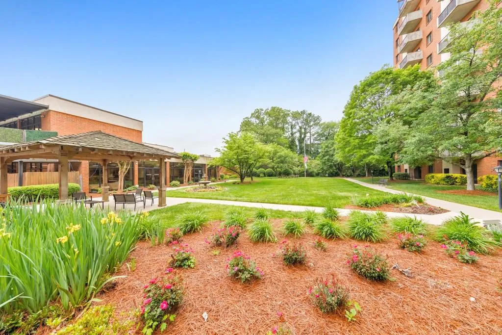 300 Johnson Ferry Road Ne Unit A1008, Atlanta, Georgia 30328, 2 Bedrooms Bedrooms, ,2 BathroomsBathrooms,Residential,Sold,300 Johnson Ferry Road Ne Unit A1008,7552879