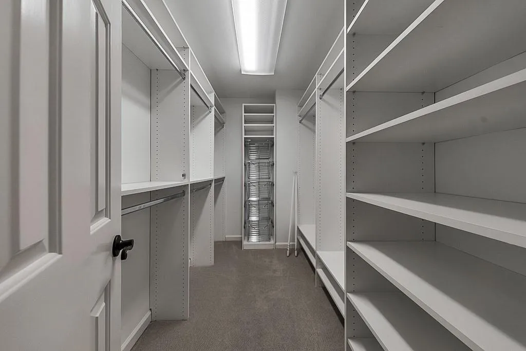 Walk-in closet