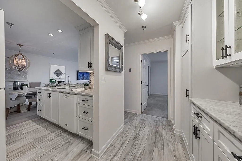 300 Johnson Ferry Road Ne Unit A1008, Atlanta, Georgia 30328, 2 Bedrooms Bedrooms, ,2 BathroomsBathrooms,Residential,Sold,300 Johnson Ferry Road Ne Unit A1008,7552879