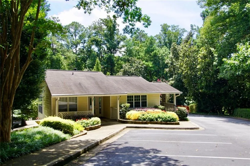 6820 Glenridge Drive Unit C, Atlanta, Georgia 30328, 2 Bedrooms Bedrooms, ,1 BathroomBathrooms,Residential,Sold,6820 Glenridge Drive Unit C,6056549