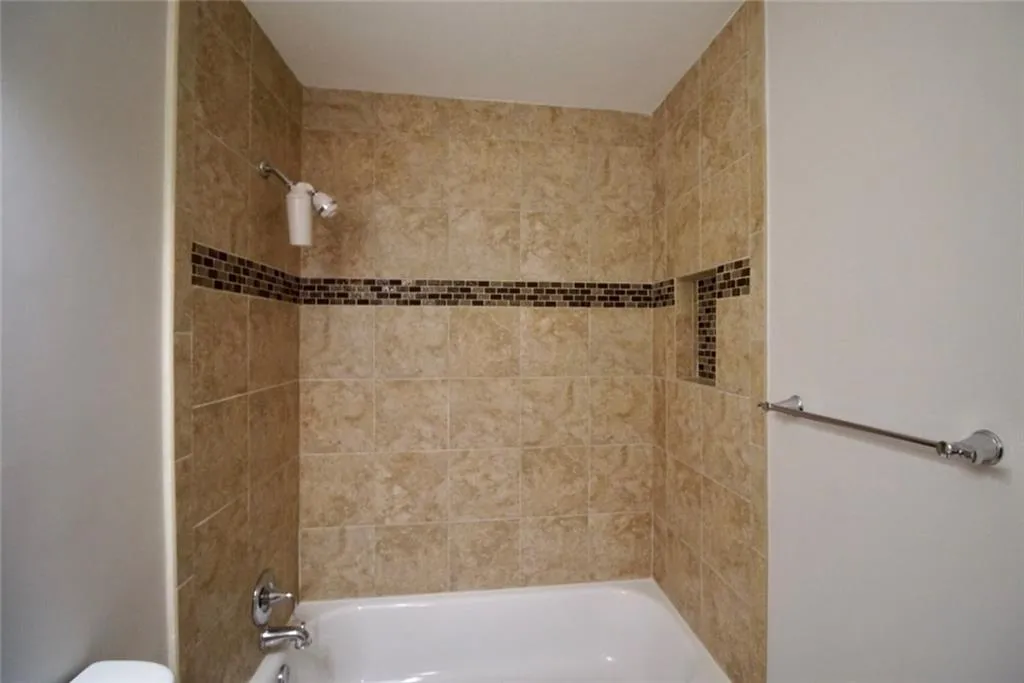 6820 Glenridge Drive Unit C, Atlanta, Georgia 30328, 2 Bedrooms Bedrooms, ,1 BathroomBathrooms,Residential,Sold,6820 Glenridge Drive Unit C,6056549