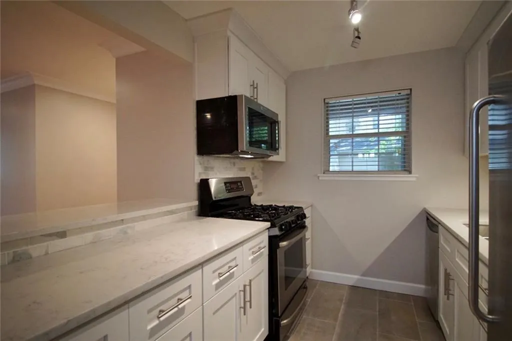 6820 Glenridge Drive Unit C, Atlanta, Georgia 30328, 2 Bedrooms Bedrooms, ,1 BathroomBathrooms,Residential,Sold,6820 Glenridge Drive Unit C,6056549