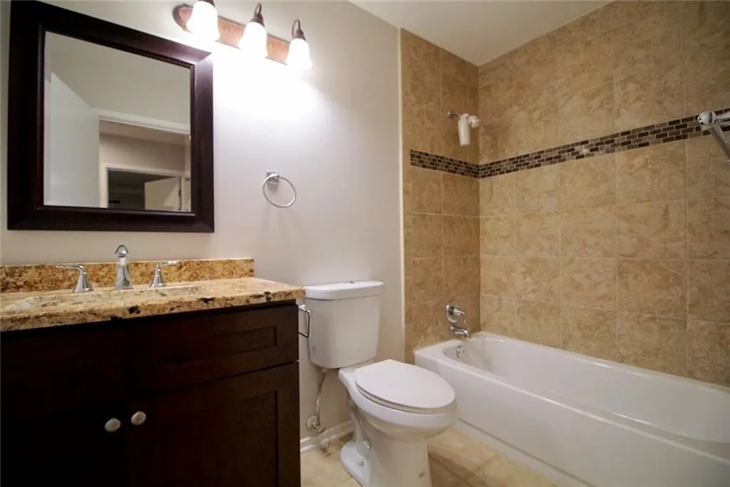 6820 Glenridge Drive Unit C, Atlanta, Georgia 30328, 2 Bedrooms Bedrooms, ,1 BathroomBathrooms,Residential,Sold,6820 Glenridge Drive Unit C,6056549